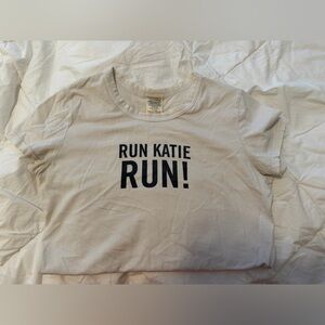 Vintage Abercrombie “Run Katie Run!” Y2K Pop Culture Tee | M